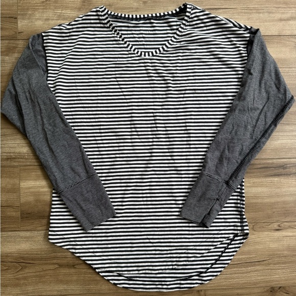 Lululemon Weekend Long Sleeve Classic Stripe Black White Size 6 - Picture 11 of 12